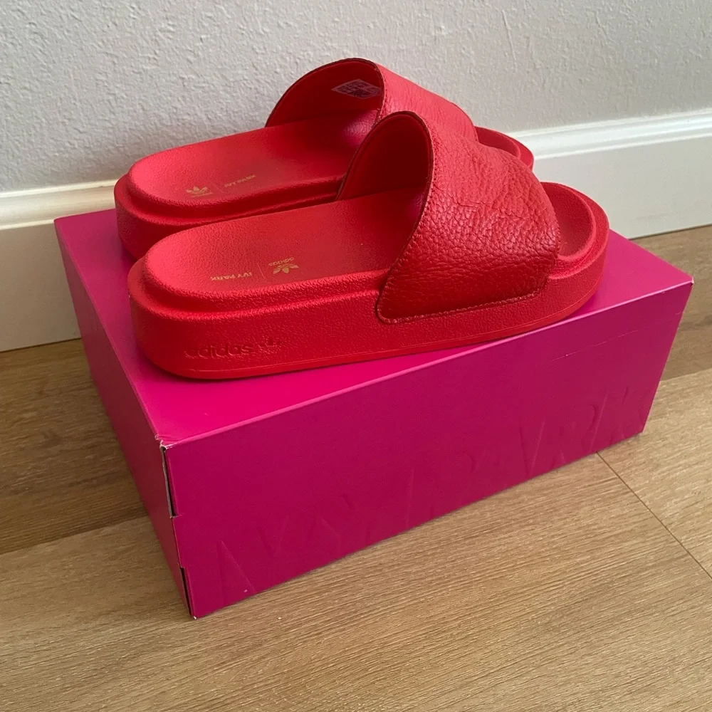 Ivy Park Sold out slides - Picture 2 of 5